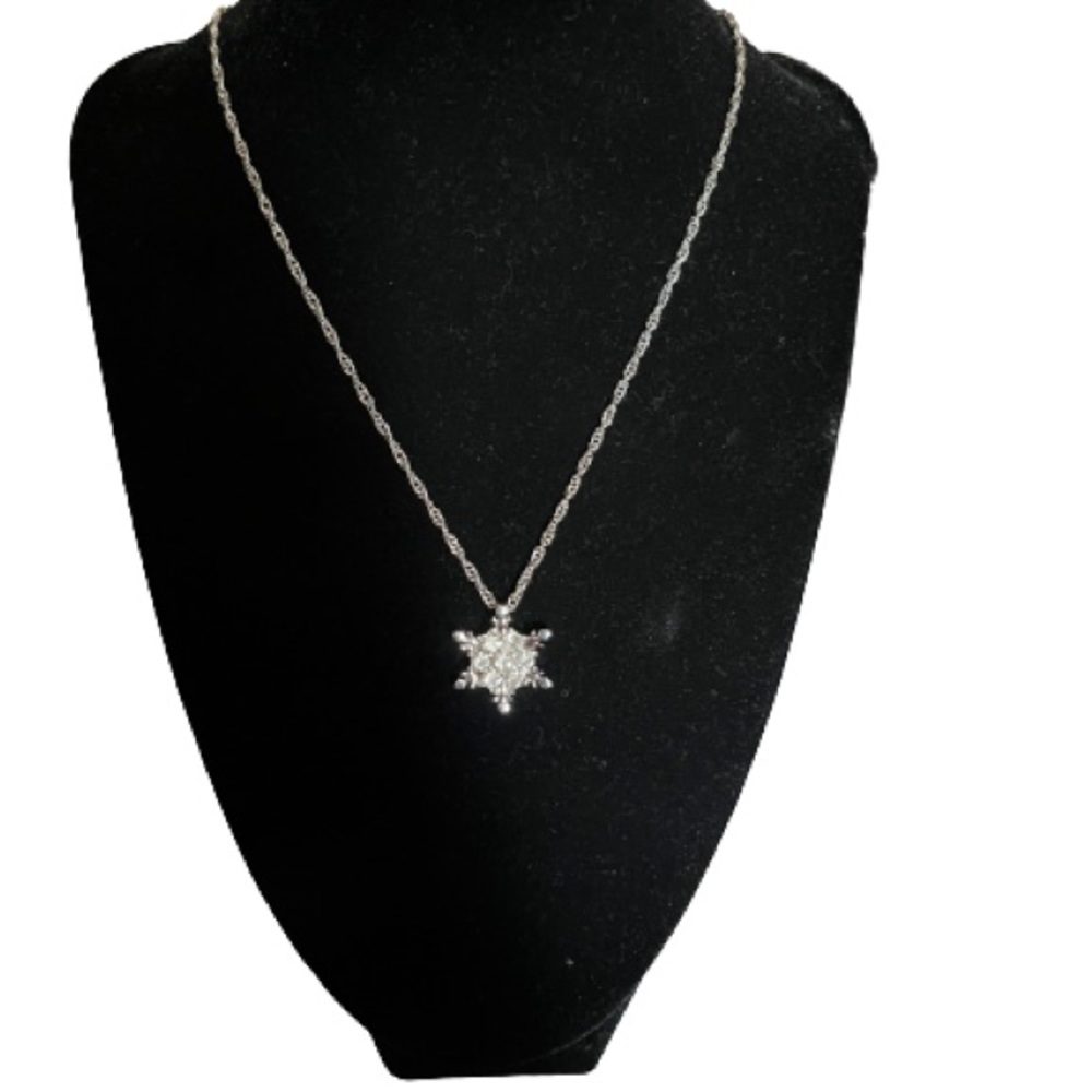 Snowflake necklace - Picture 2 of 4